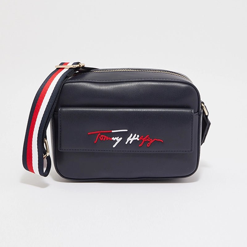 TOMMY HILFIGER ICONIC CAMERA - NAVY - TB15 - Runner