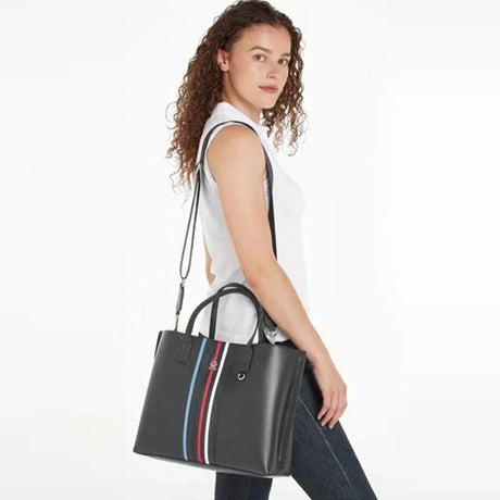 TOMMY HILFIGER ICONIC LOGO SHOULDERBAG - BLACK - TB5 - Runner