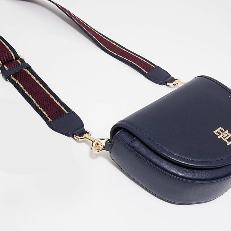 TOMMY HILFIGER LIFE SADDLE SHOULDERBAG NAVY THB21