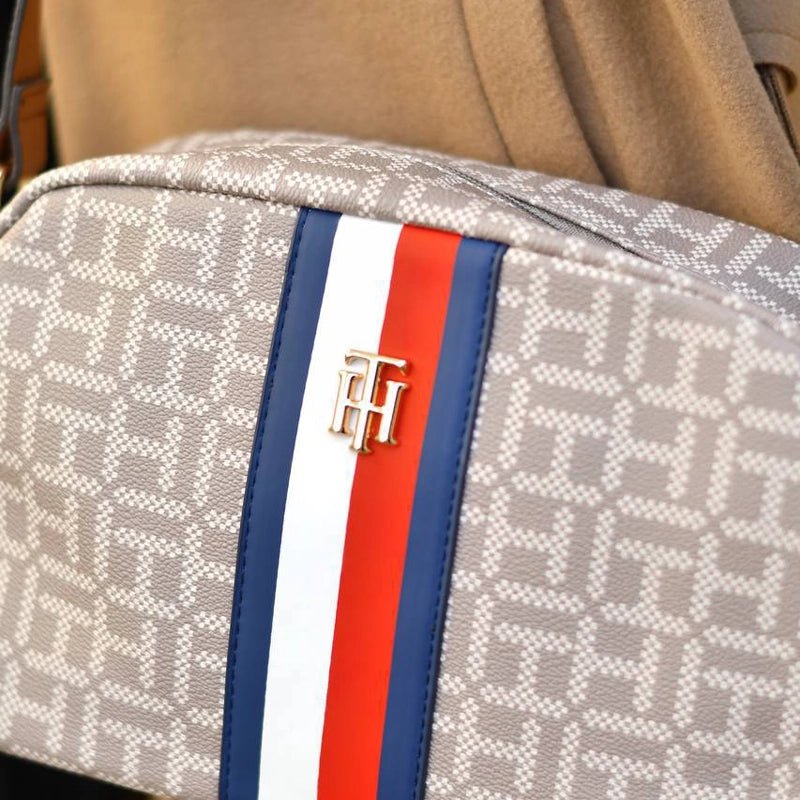 TOMMY HILFIGER Poppy Corp Backpack - BEIGE - TB24 - Runner