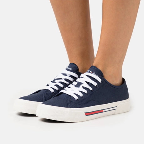 TOMMY HILFIGER CANVAS LACE UP SNEAKER TOM98