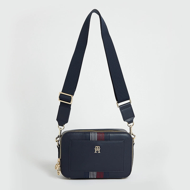 TOMMY HILFIGER MONOGRAM LOGO STRIP CAMERA BAG NAVY B123