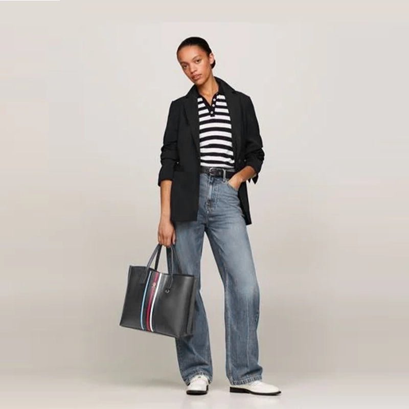 TOMMY HILFIGER ICONIC LOGO SHOULDERBAG - BLACK - TB5 - Runner